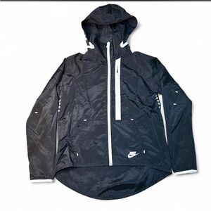 Nike Womens Black Hooded Tech AeroSheild Jacket